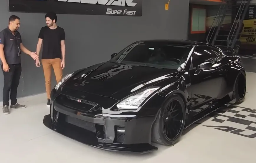 Nissan GTR R35 Godzilla — Liberty Walk - depois