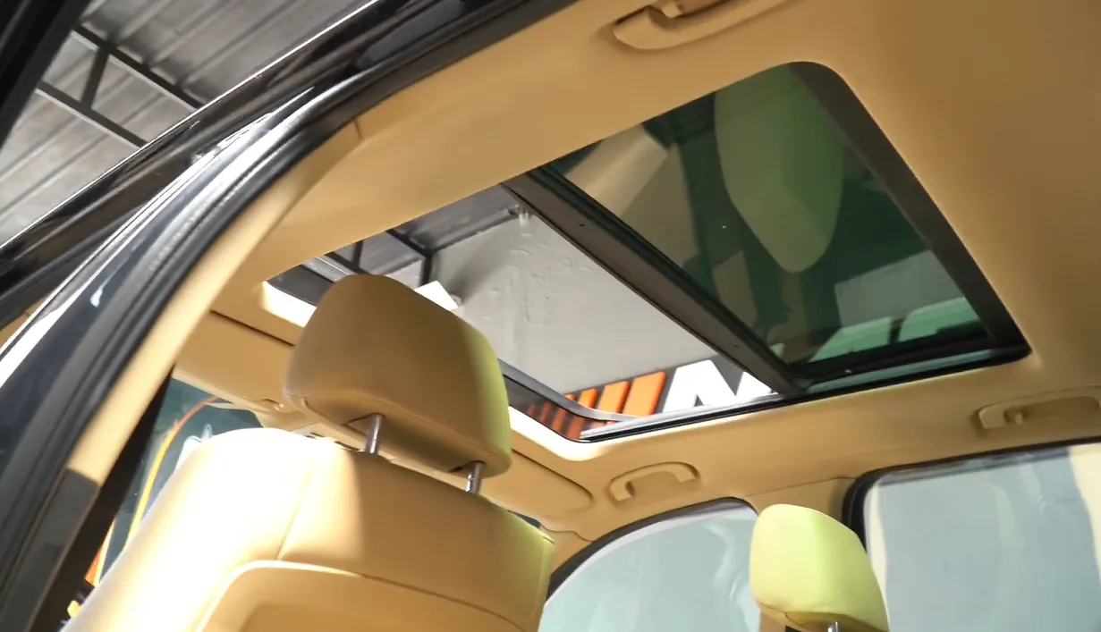 BMW X1 — Teto Panorâmico - depois